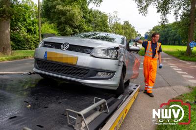 Materiële schade Eperweg N309 na ongeval bakwagen met afslaande auto naar Schouwenburg 't Harde. - © NWVFoto.nl